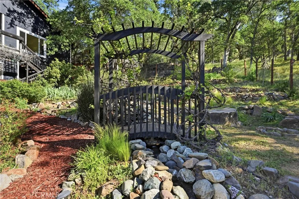 19345 Moon Ridge Hidden Valley Lake, CA 95467