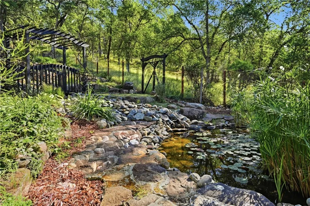 19345 Moon Ridge Hidden Valley Lake, CA 95467