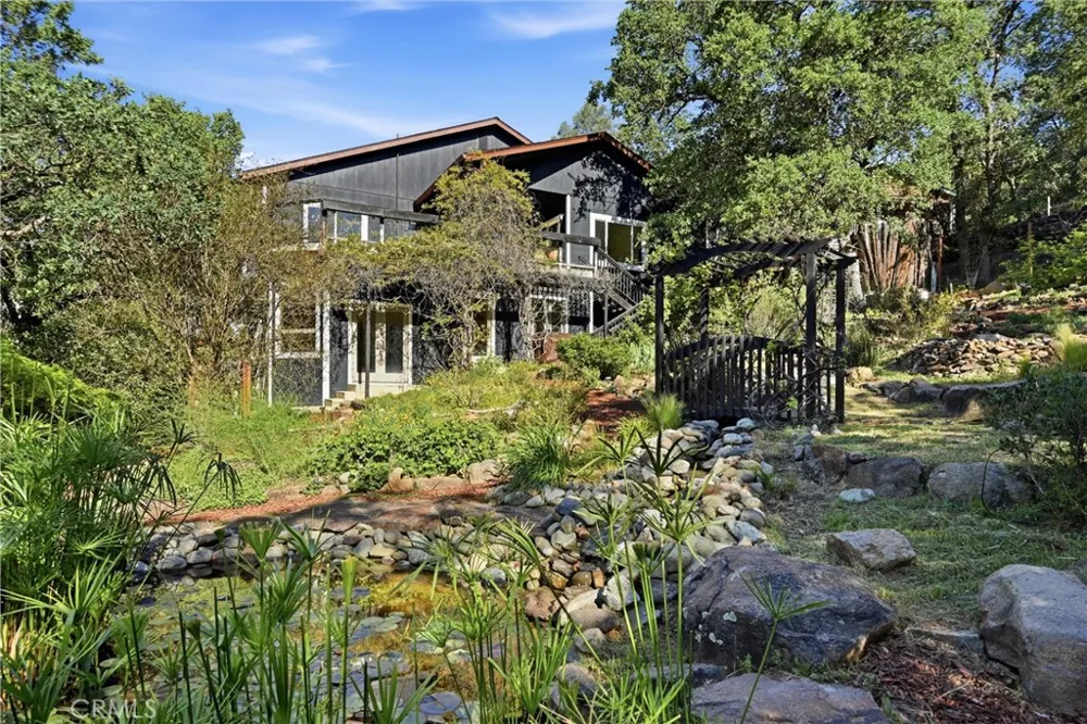 19345 Moon Ridge Hidden Valley Lake, CA 95467