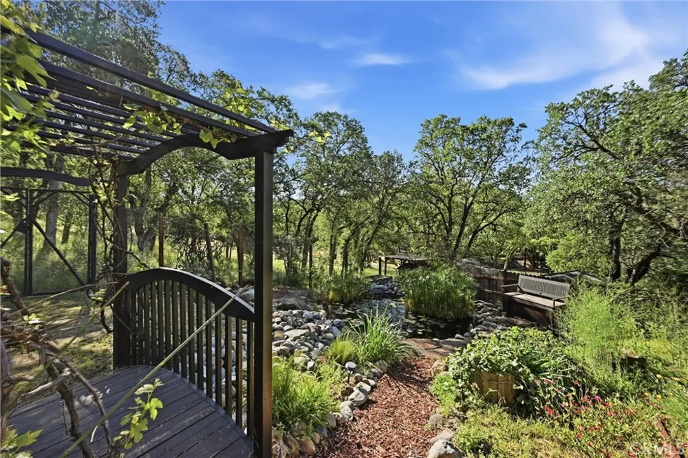 19345 Moon Ridge Hidden Valley Lake, CA 95467