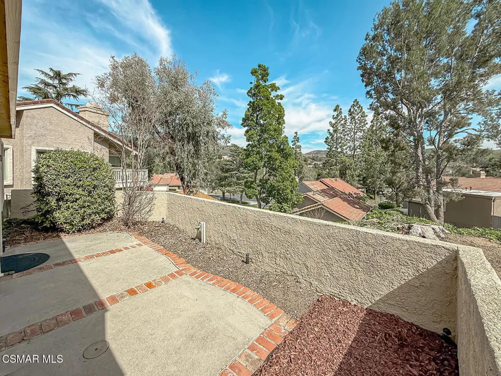 576 Calle De Las Ovejas Oak Park, CA 91377