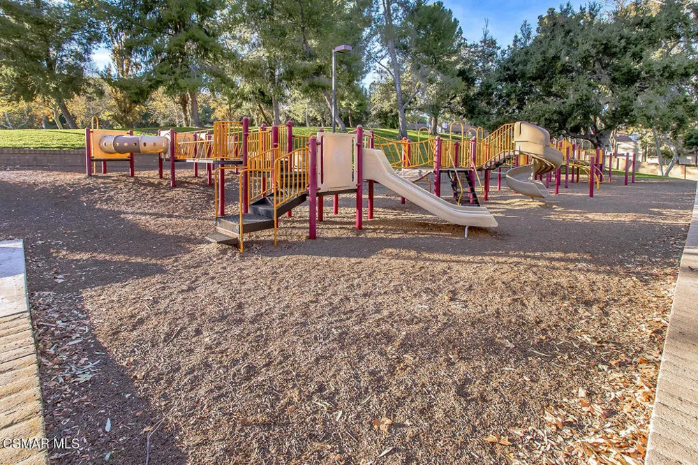 576 Calle De Las Ovejas Oak Park, CA 91377