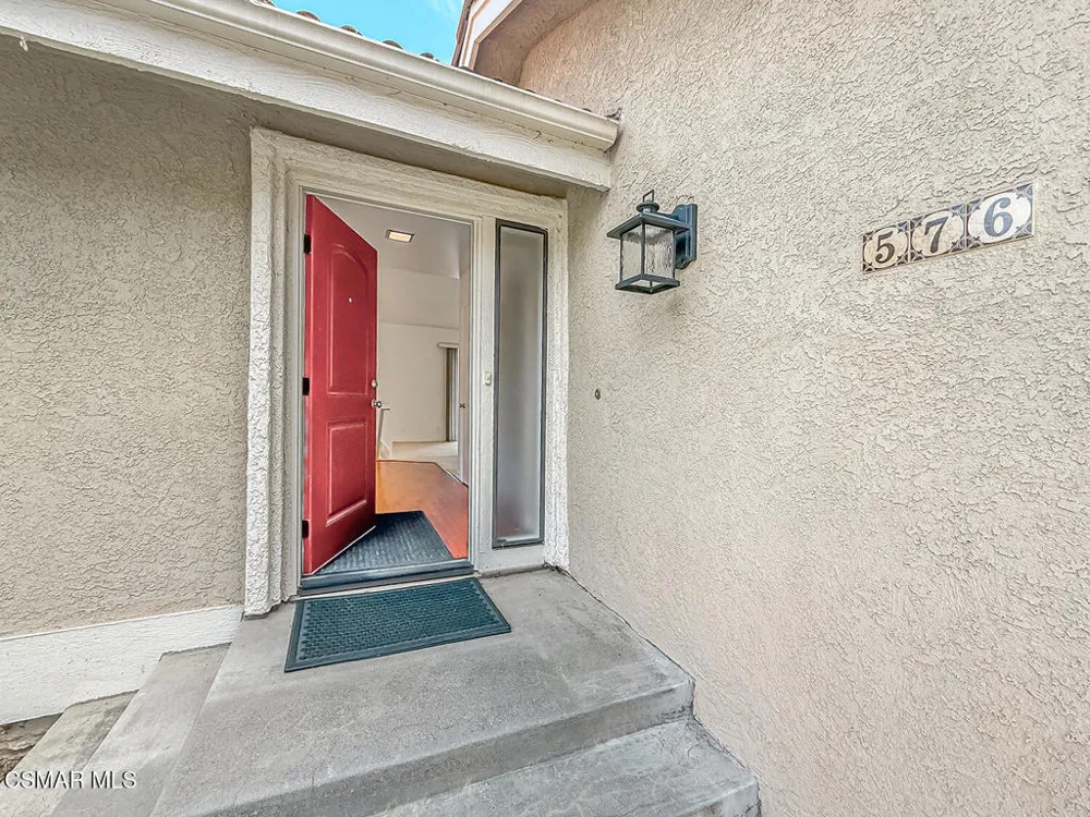 576 Calle De Las Ovejas Oak Park, CA 91377