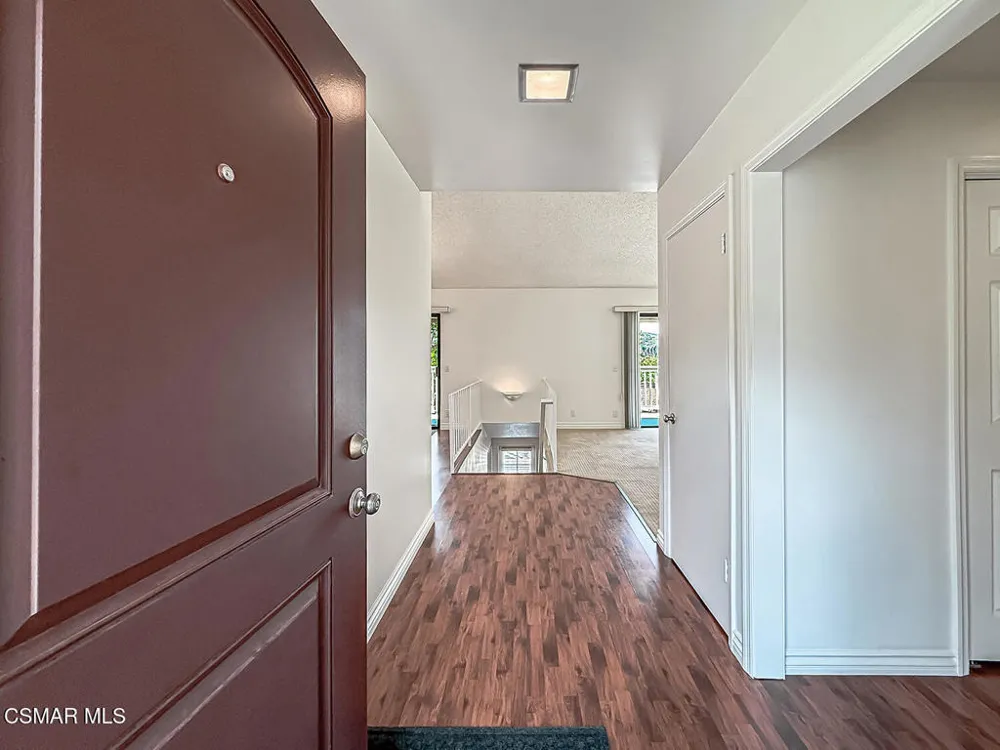 576 Calle De Las Ovejas Oak Park, CA 91377