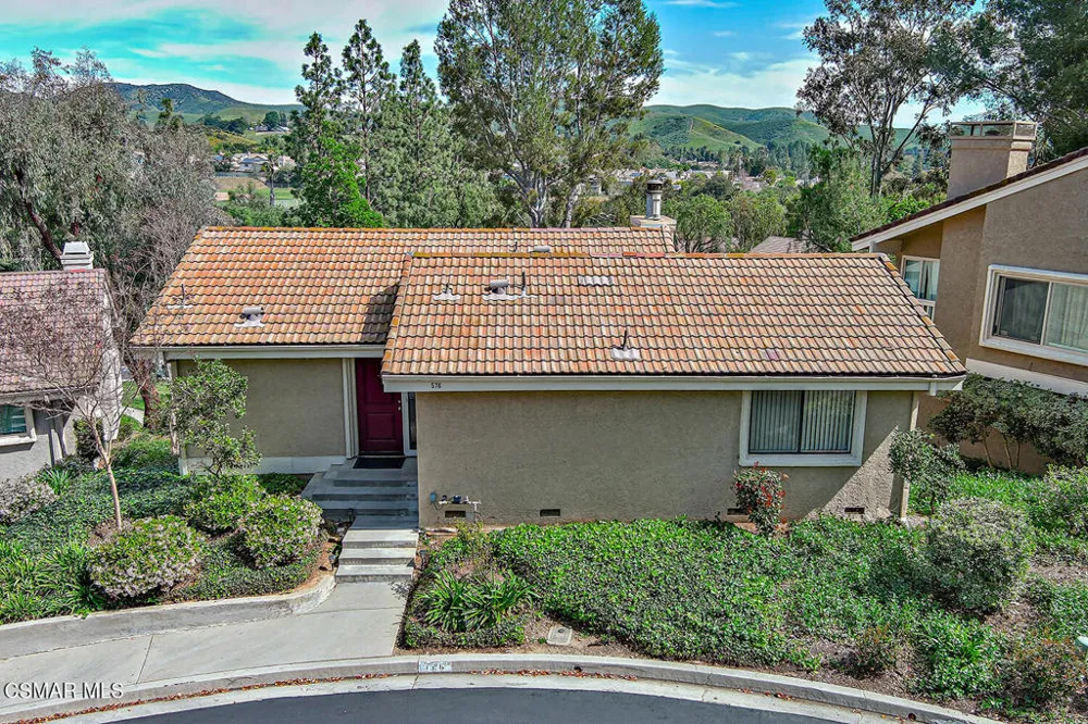576 Calle De Las Ovejas Oak Park, CA 91377