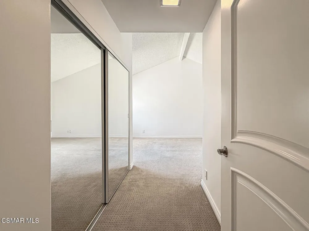 576 Calle De Las Ovejas Oak Park, CA 91377