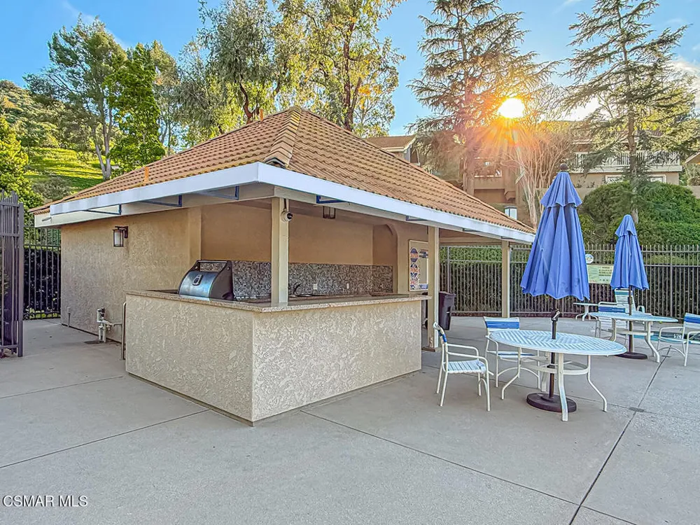 576 Calle De Las Ovejas Oak Park, CA 91377