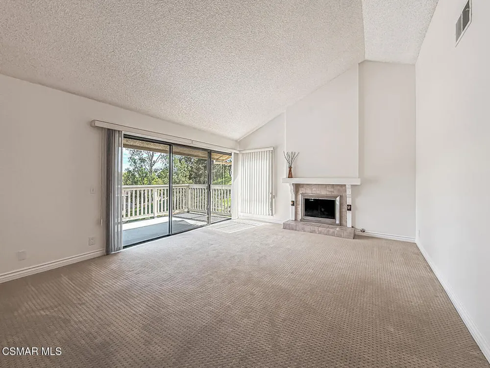 576 Calle De Las Ovejas Oak Park, CA 91377