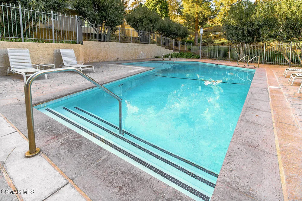 576 Calle De Las Ovejas Oak Park, CA 91377
