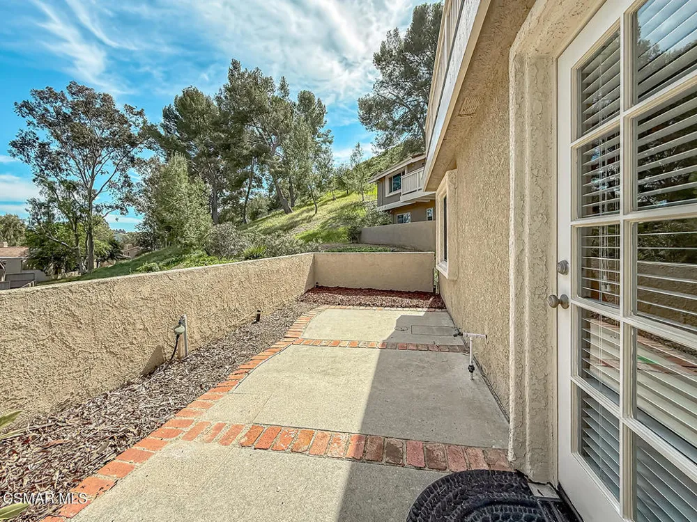 576 Calle De Las Ovejas Oak Park, CA 91377