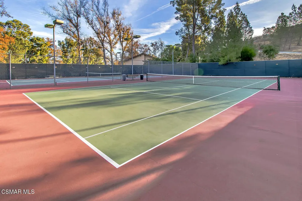 576 Calle De Las Ovejas Oak Park, CA 91377