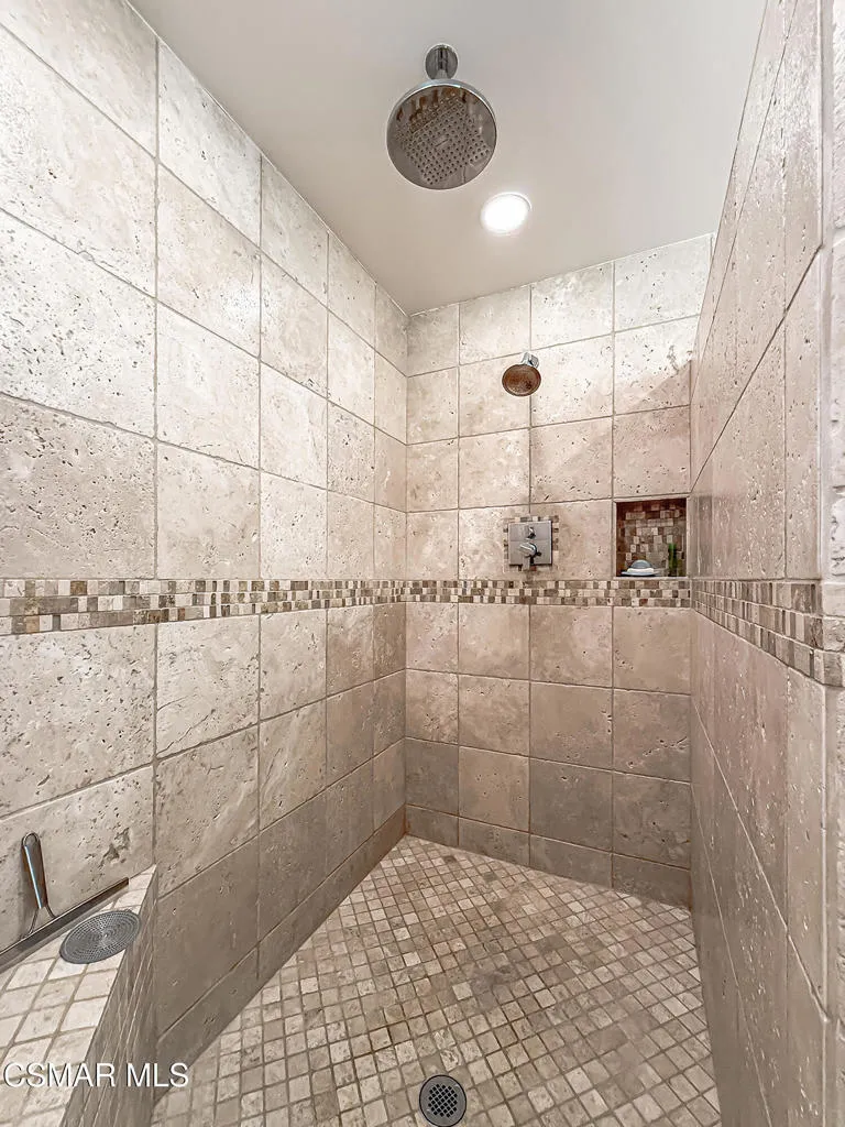 576 Calle De Las Ovejas Oak Park, CA 91377