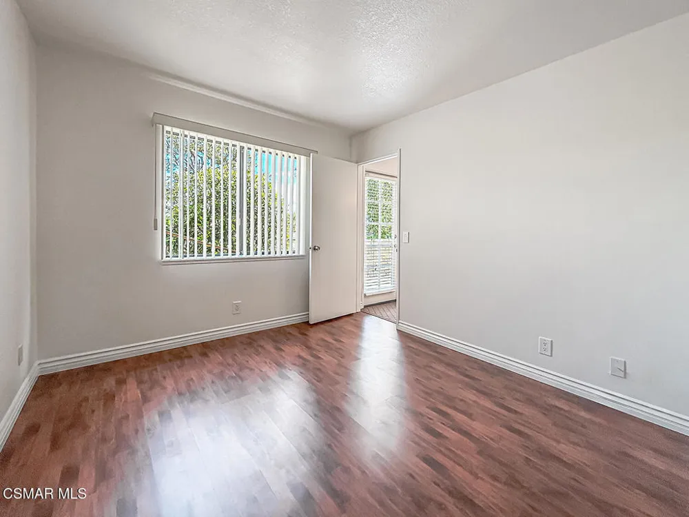 576 Calle De Las Ovejas Oak Park, CA 91377