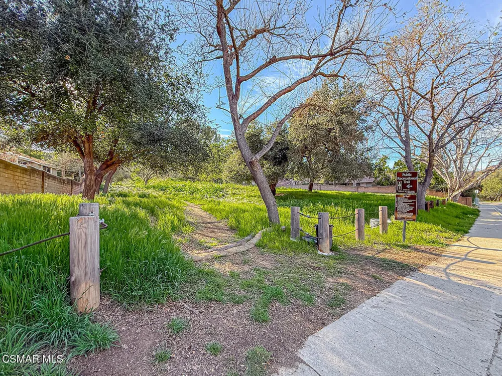 576 Calle De Las Ovejas Oak Park, CA 91377