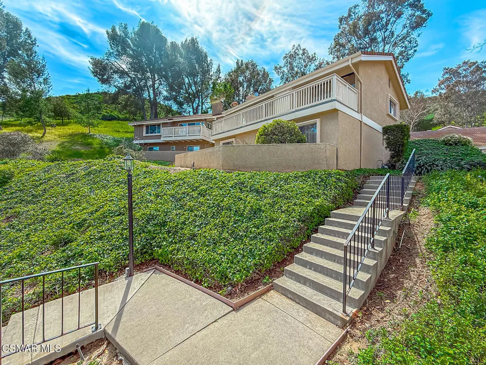 576 Calle De Las Ovejas Oak Park, CA 91377