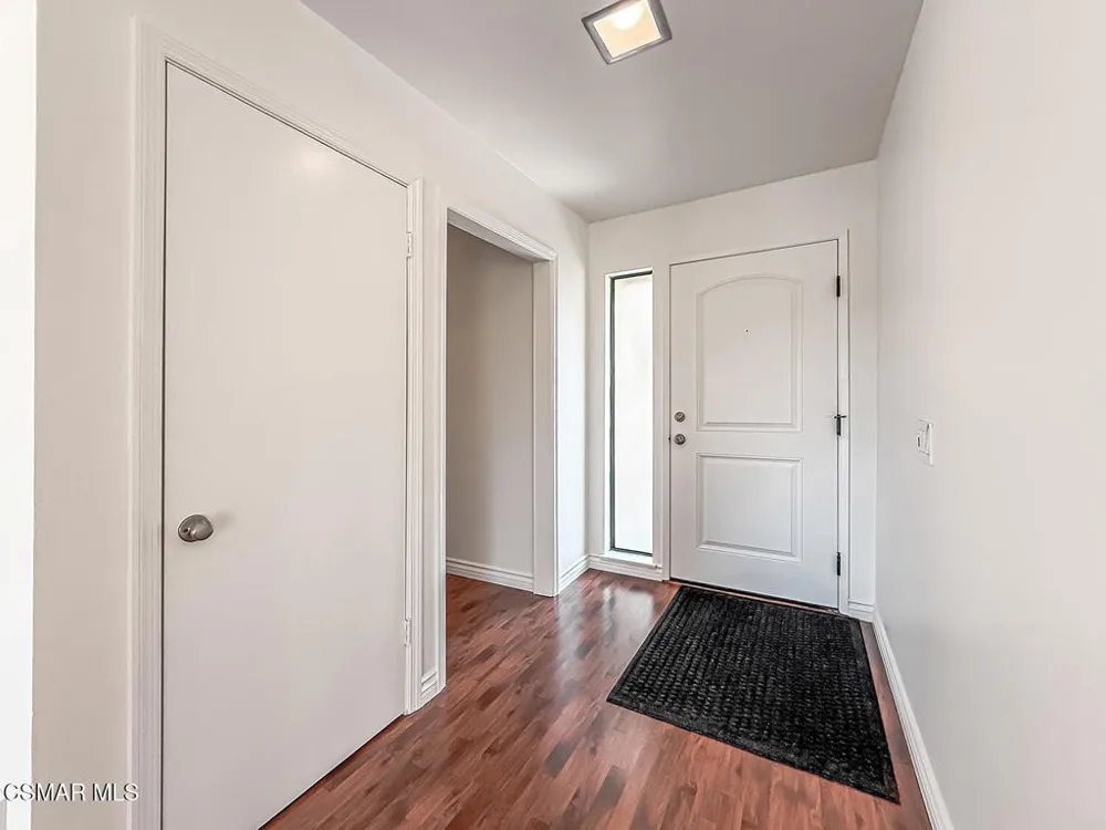 576 Calle De Las Ovejas Oak Park, CA 91377