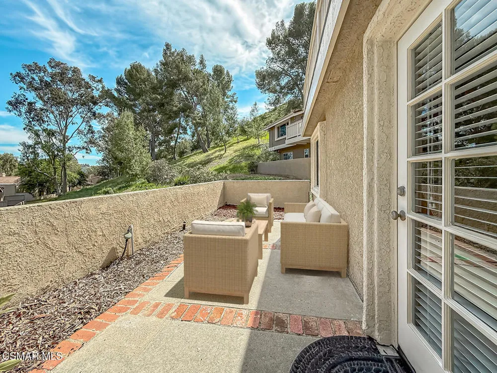 576 Calle De Las Ovejas Oak Park, CA 91377
