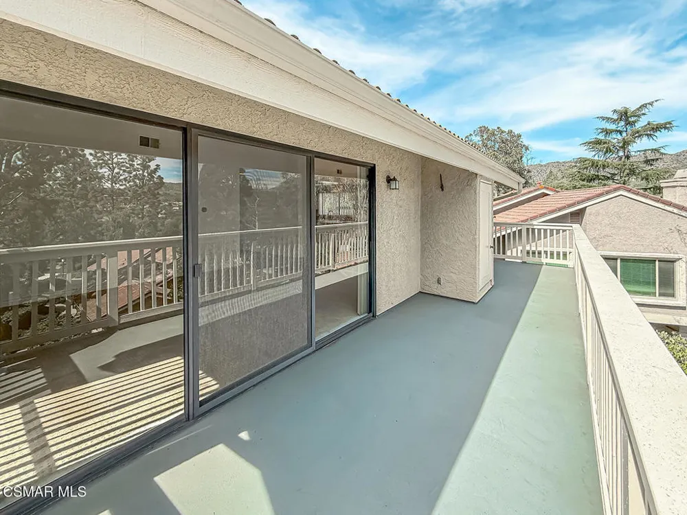 576 Calle De Las Ovejas Oak Park, CA 91377