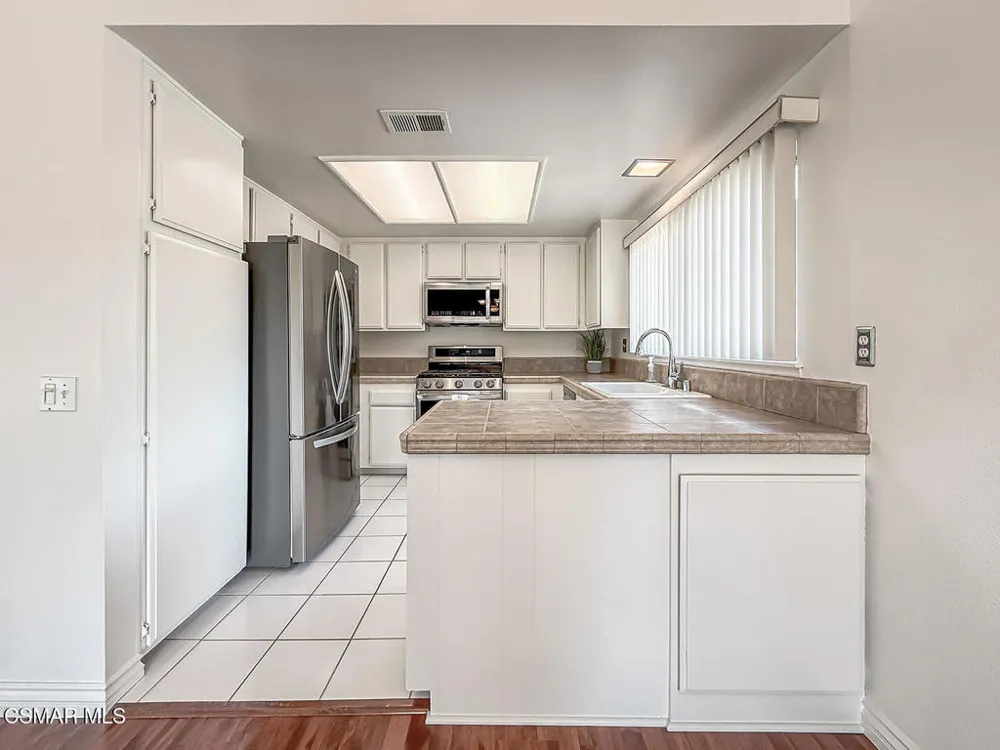 576 Calle De Las Ovejas Oak Park, CA 91377