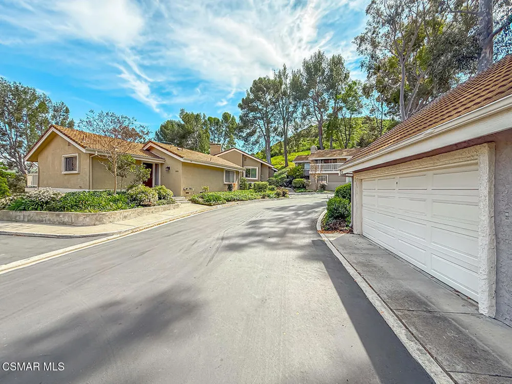 576 Calle De Las Ovejas Oak Park, CA 91377
