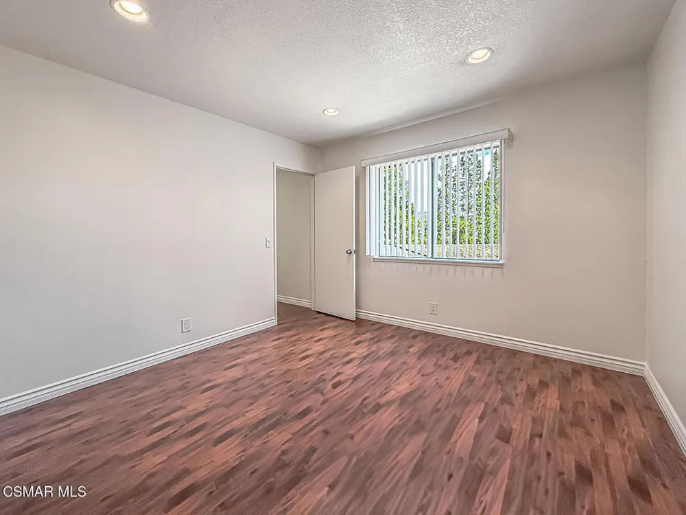 576 Calle De Las Ovejas Oak Park, CA 91377