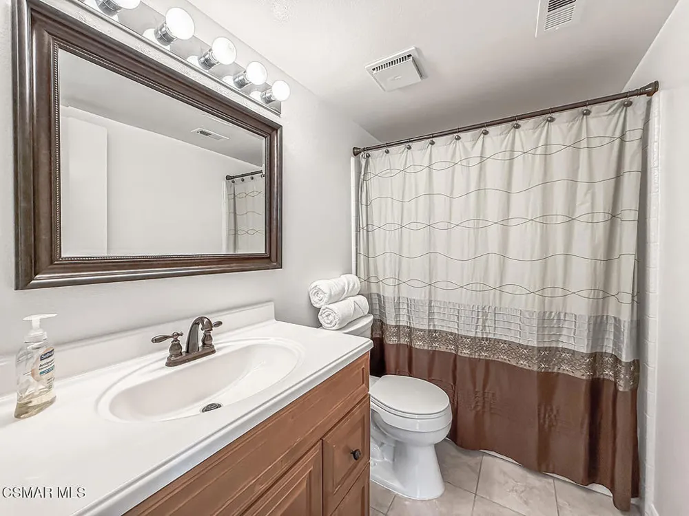 576 Calle De Las Ovejas Oak Park, CA 91377