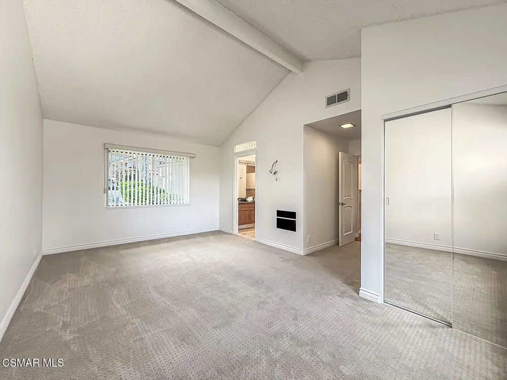576 Calle De Las Ovejas Oak Park, CA 91377