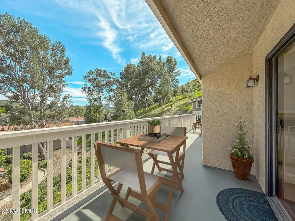576 Calle De Las Ovejas Oak Park, CA 91377