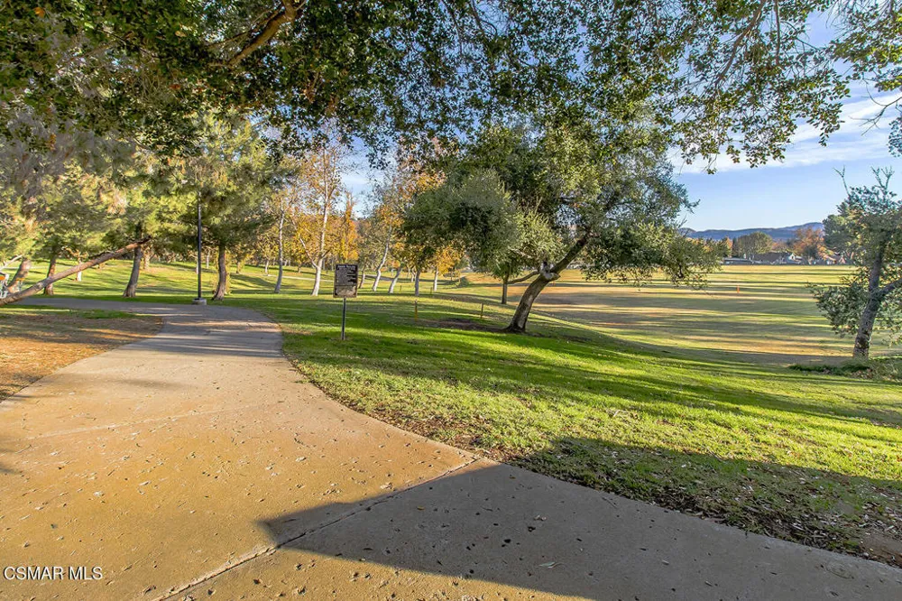 576 Calle De Las Ovejas Oak Park, CA 91377
