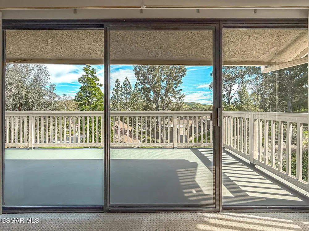 576 Calle De Las Ovejas Oak Park, CA 91377