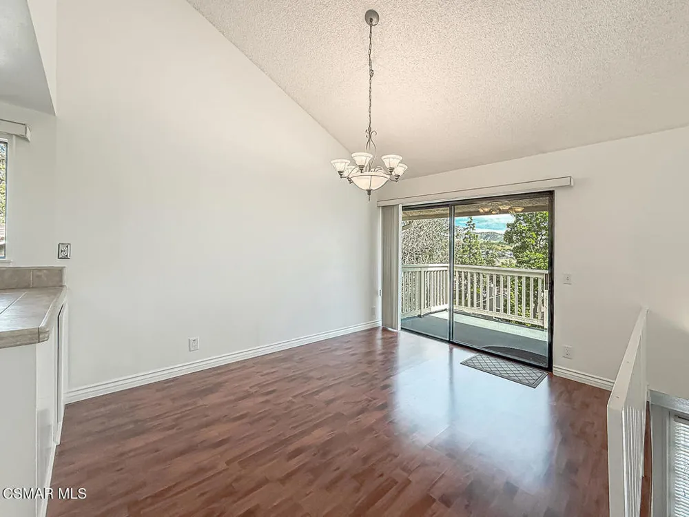 576 Calle De Las Ovejas Oak Park, CA 91377