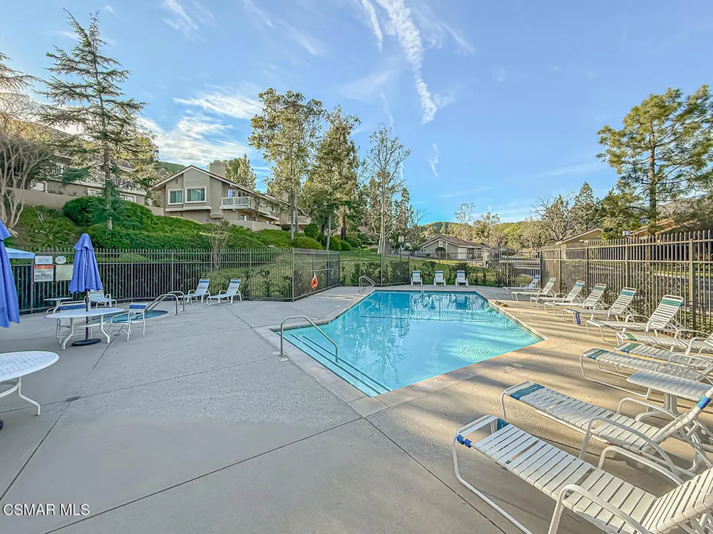 576 Calle De Las Ovejas Oak Park, CA 91377
