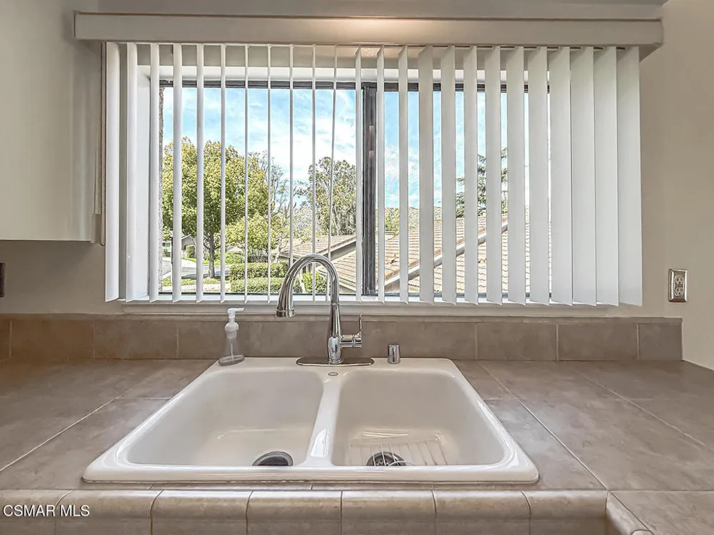 576 Calle De Las Ovejas Oak Park, CA 91377