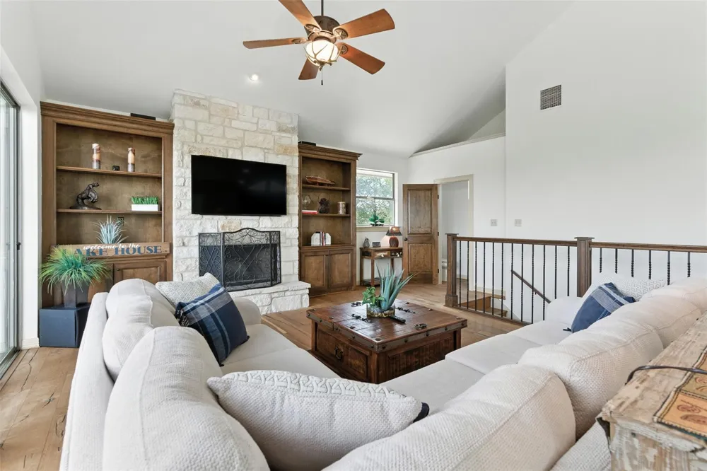605 Riviera Drive Canyon Lake, TX 78133