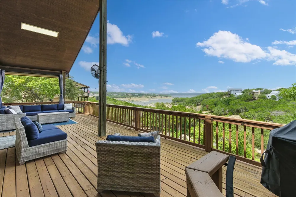 605 Riviera Drive Canyon Lake, TX 78133