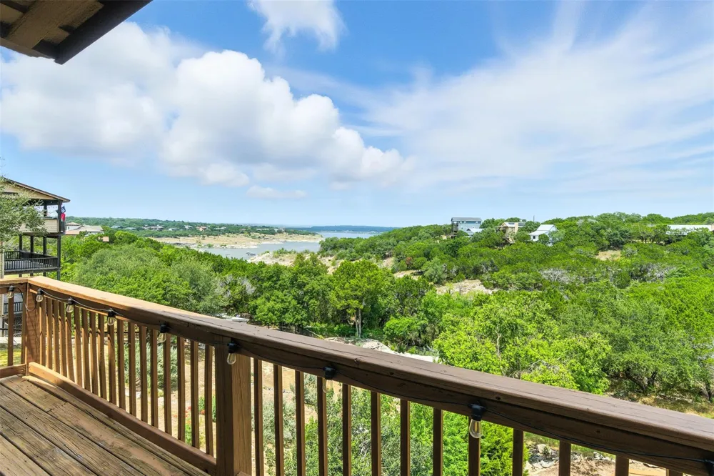 605 Riviera Drive Canyon Lake, TX 78133
