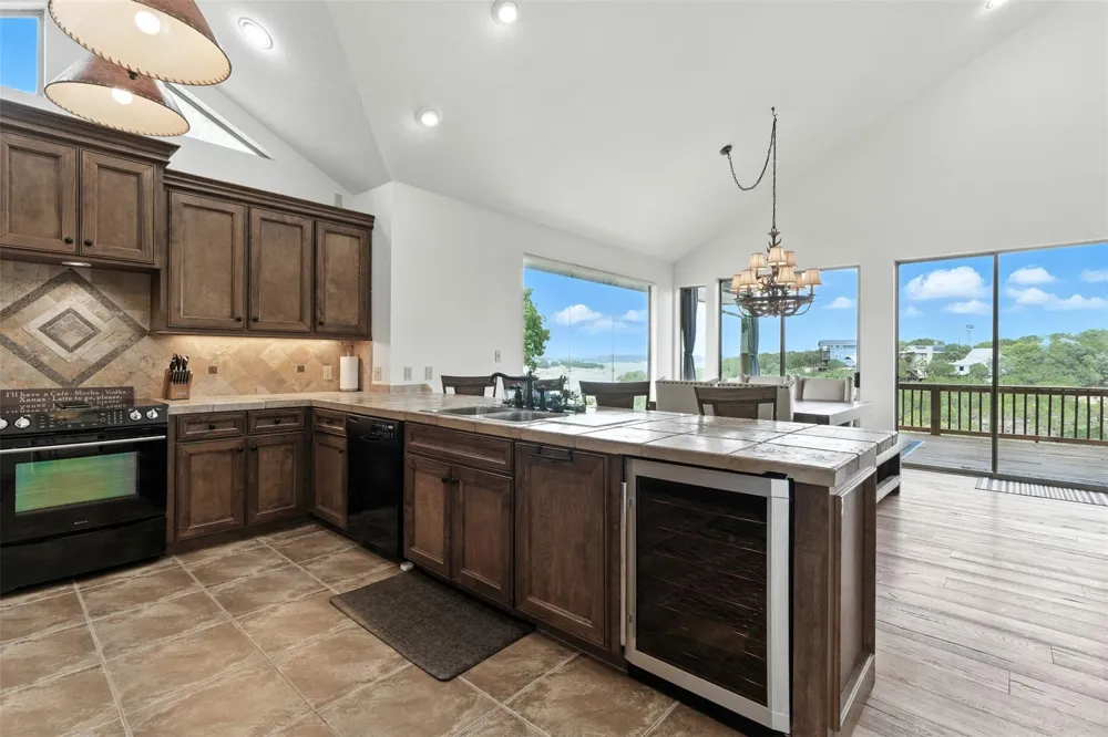 605 Riviera Drive Canyon Lake, TX 78133