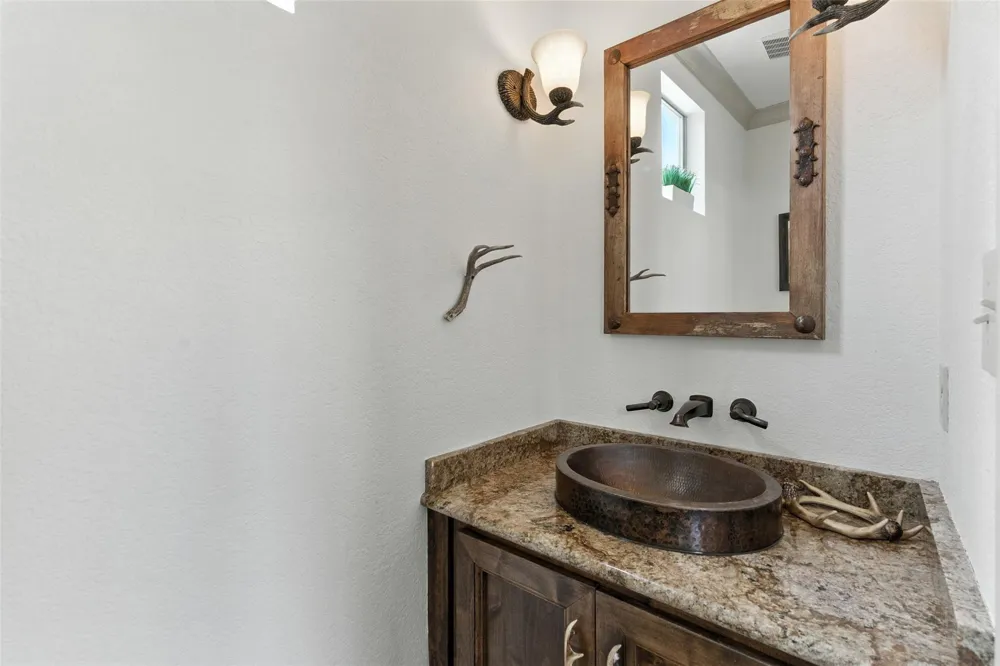 605 Riviera Drive Canyon Lake, TX 78133