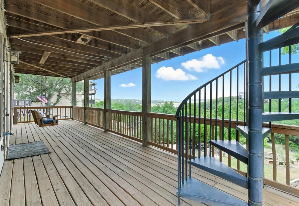 605 Riviera Drive Canyon Lake, TX 78133