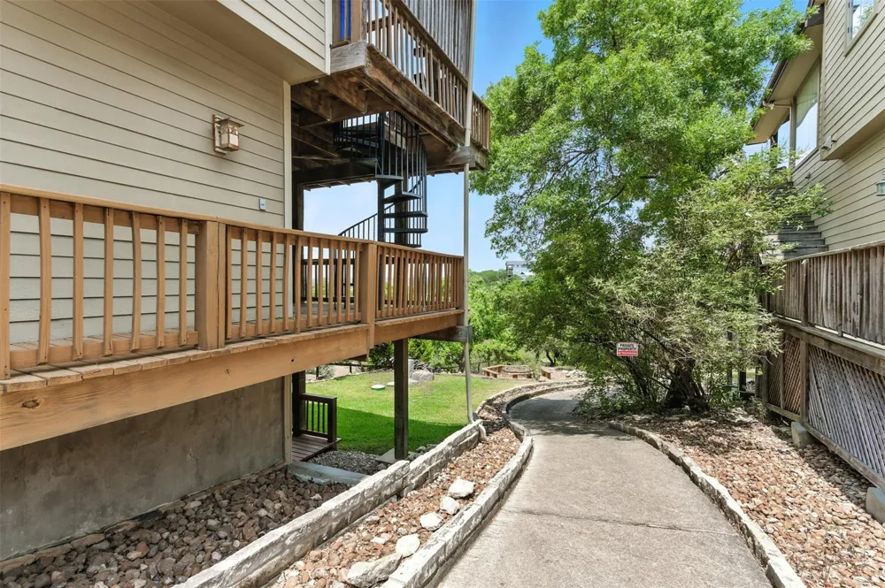 605 Riviera Drive Canyon Lake, TX 78133