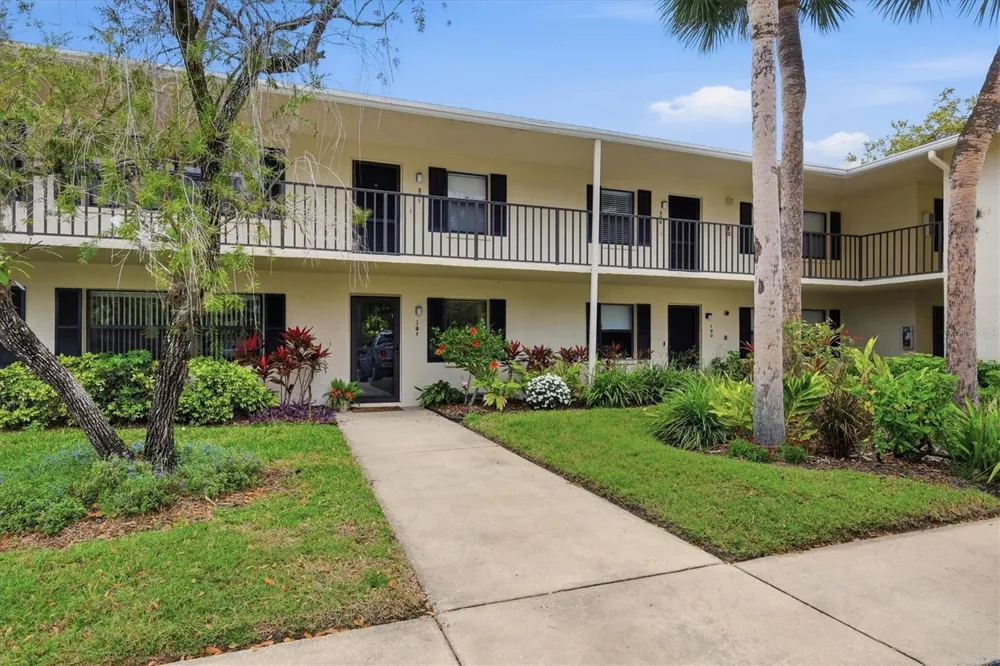 7130 FAIRWAY BEND LANE #291 Sarasota, FL 34243