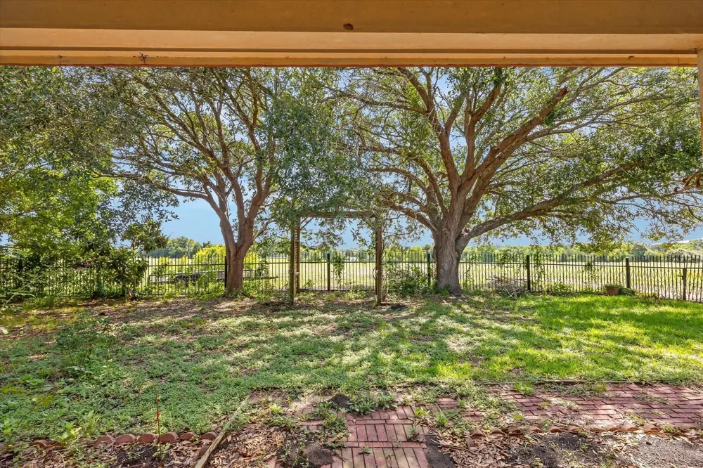 1011 Fm 2502 Road Bellville, TX 77418