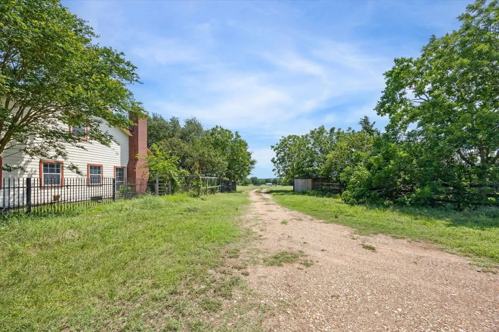1011 Fm 2502 Road Bellville, TX 77418
