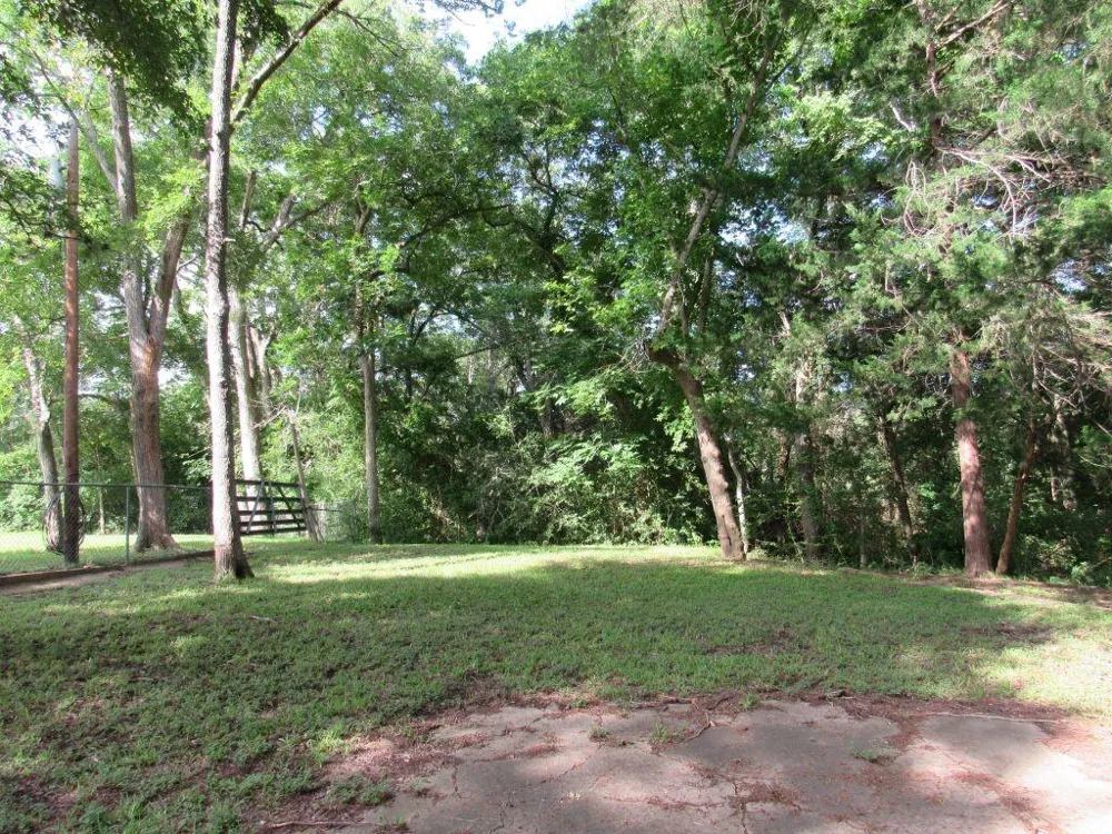 9491 Rocky Road Bellville, TX 77418