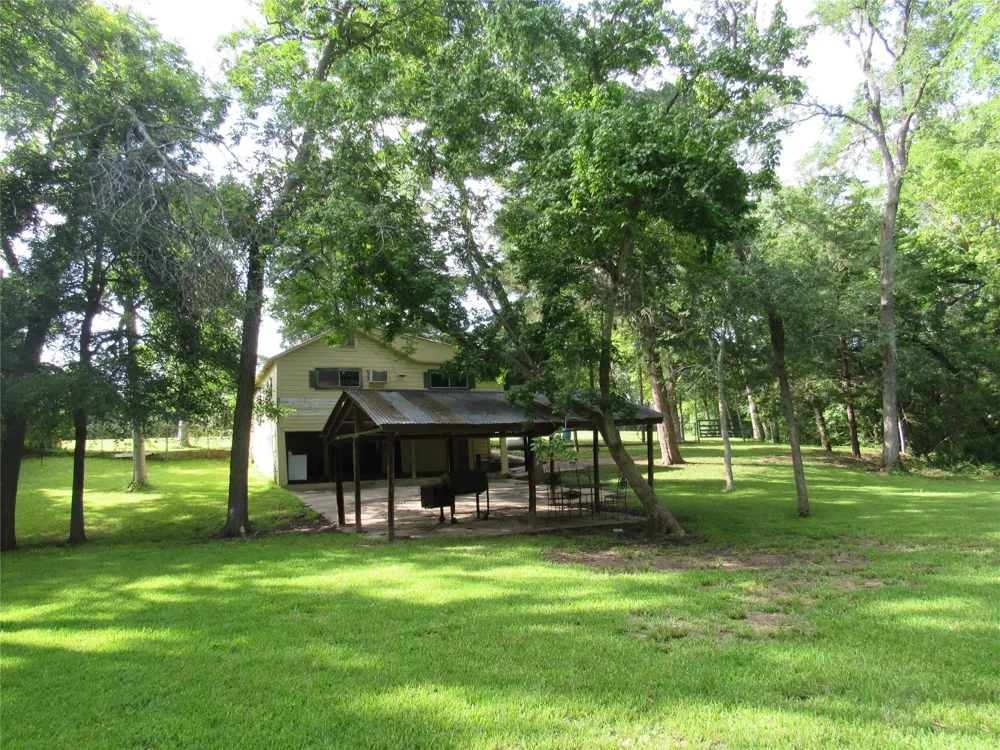9491 Rocky Road Bellville, TX 77418