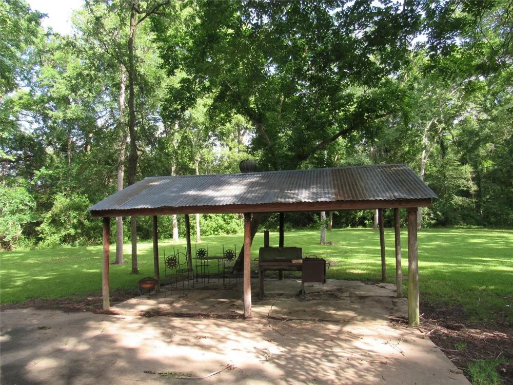9491 Rocky Road Bellville, TX 77418