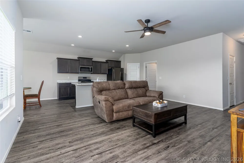 7312 E 141st Street Collinsville, OK 74021