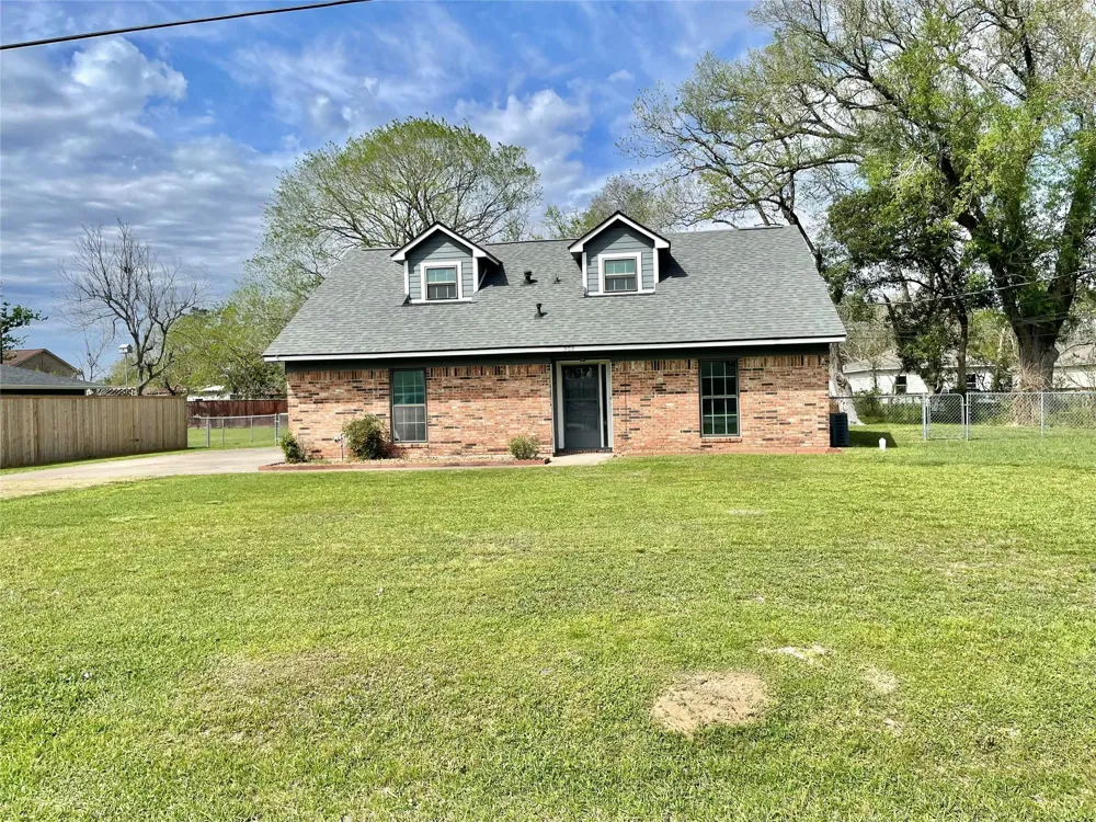 509 Dwyer Street Angleton, TX 77515