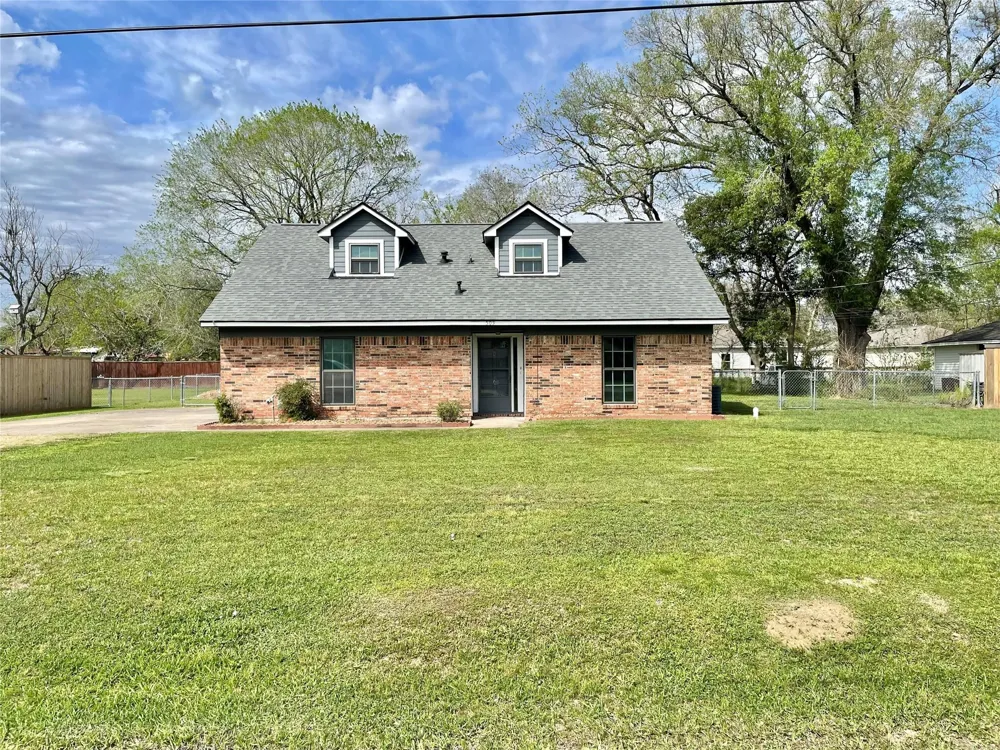 509 Dwyer Street Angleton, TX 77515