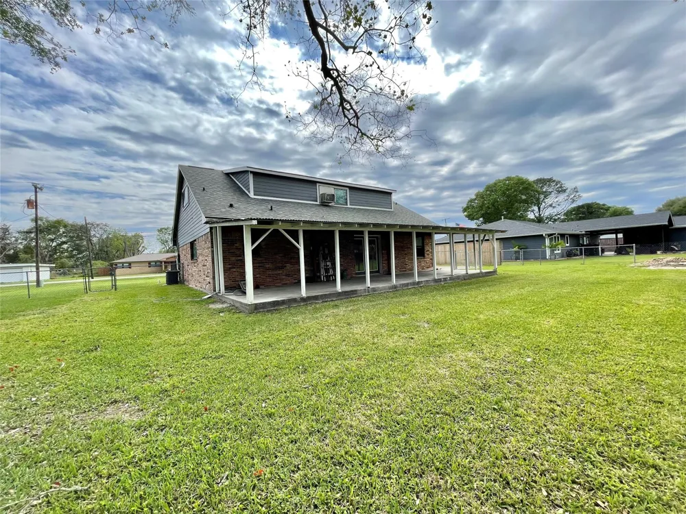 509 Dwyer Street Angleton, TX 77515